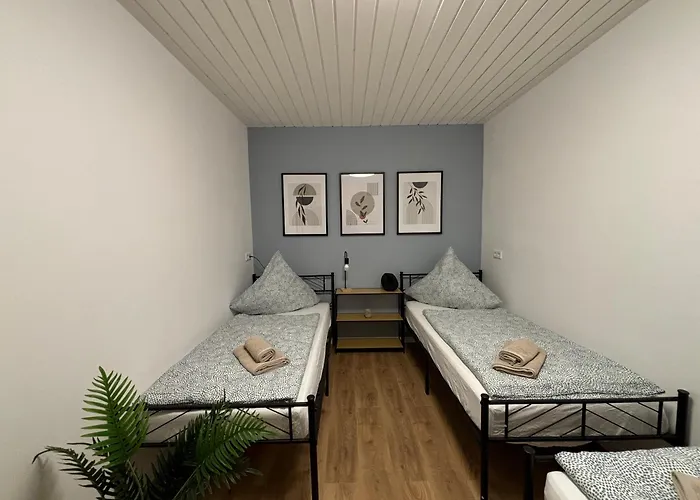 90qm - 5 - Parkplatz - Autobahn - Blauen *