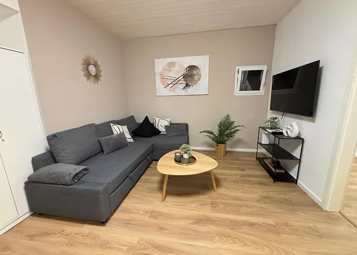 90qm - 5 - Parkplatz - Autobahn - Blauen *