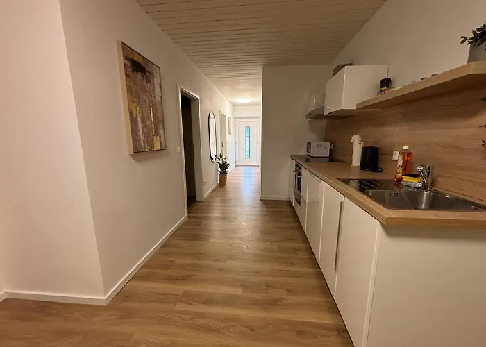 90qm - 5 - Parkplatz - Autobahn - Blauen Garbsen